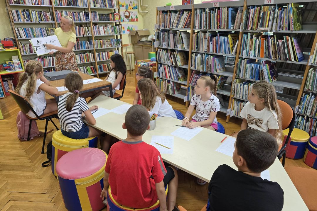 „BAJKOVITA KNJIŽNICA” U GRADSKOJ KNJIŽNICI I ČITAONICI VALPOVO: Priče, mašta i kreativne ruke