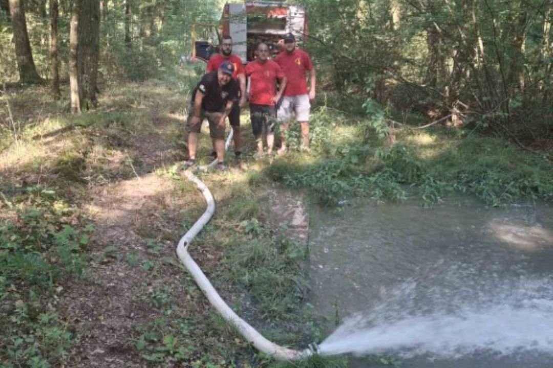 Lovci i vatrogasci napojili divljač u lovištu LD Jelen Zelčin
