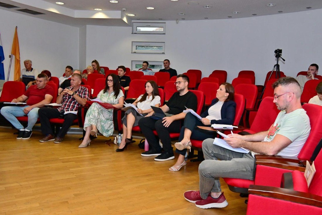 GRADSKO VIJEĆE GRADA BELIŠĆA: O neugodnim mirisima, reorganizaciji gradskih tvrtki, financiranju razvojnih projekata i održavanju likvidnosti Grada