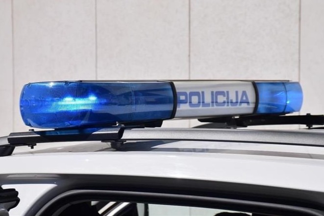 VIKEND NA CESTAMA: Jurila autom pa je sustigla „paprena“ kazna