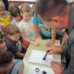 ZAJEDNO VIŠE MOŽEMO: Radionica otiska prsta u školi u Bizovcu