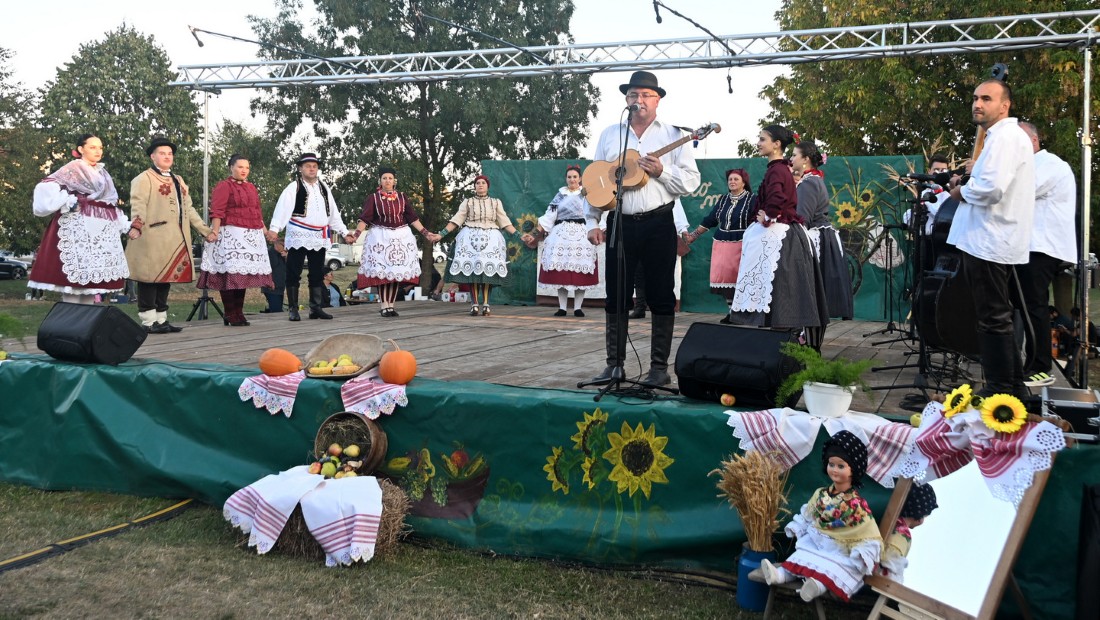 21.SMOTRA FOLKLORA „SELO MOJE BELO“: Revija baštine slavonskog kraja u Ivanovcima